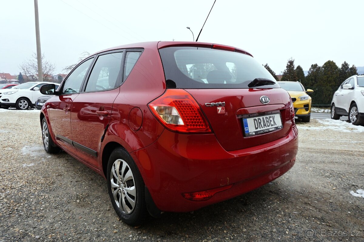 Kia Ceed 1,4 16V 66 kW 2010 HATCHBACK - 5