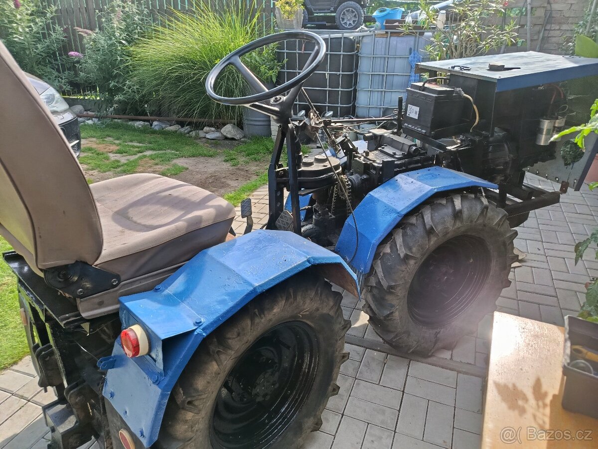 KLOUBOVÝ MALOTRAKTOR 4X4 - 5