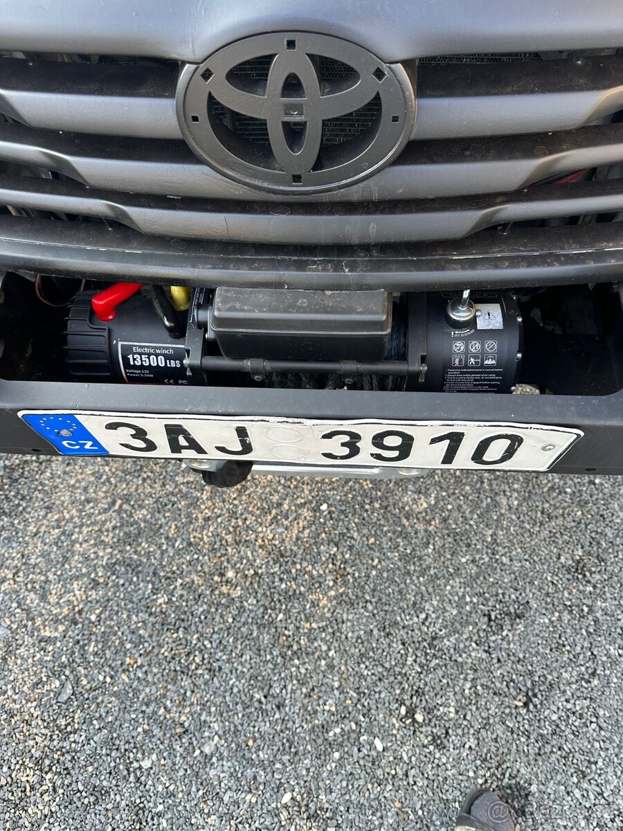 Prodej Toyota HiLux 2013 2.5 Diesel – Speciální úpravy + Ofr