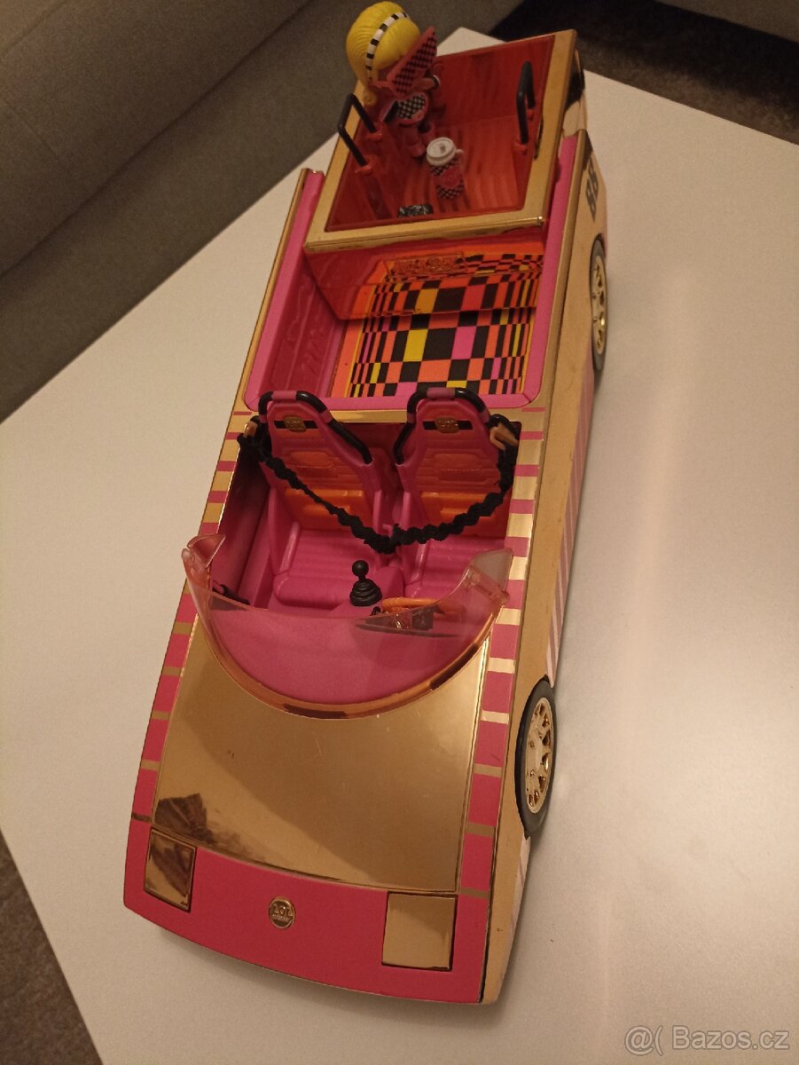 LOL Surprise auto s bazénem a tanečním parketem - 5