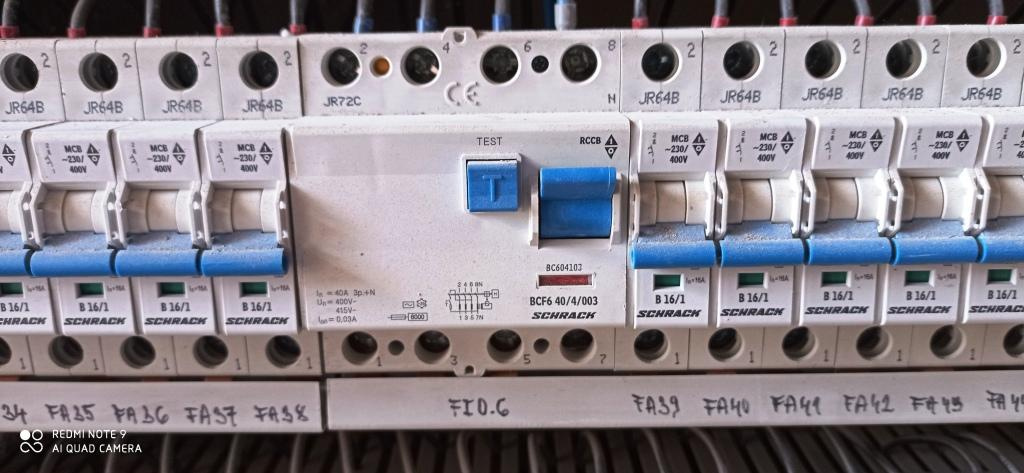 Prodám rozvaděč s vybavením - 5