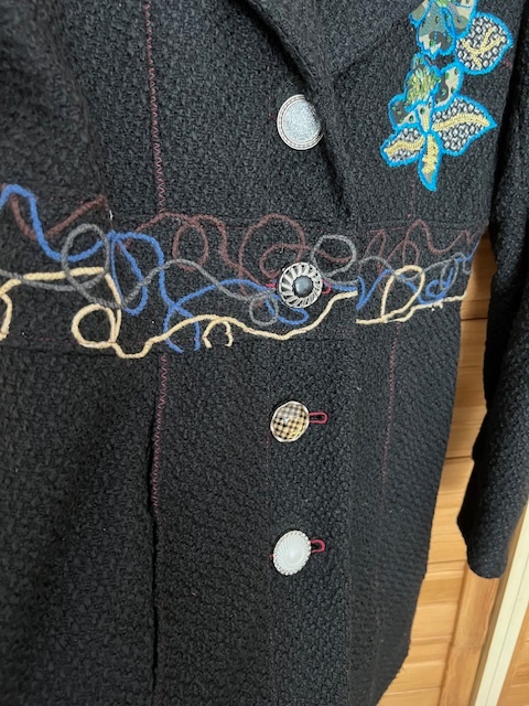 Dámský černý kabát s výšivkami, NOVÝ, vel.L - 5