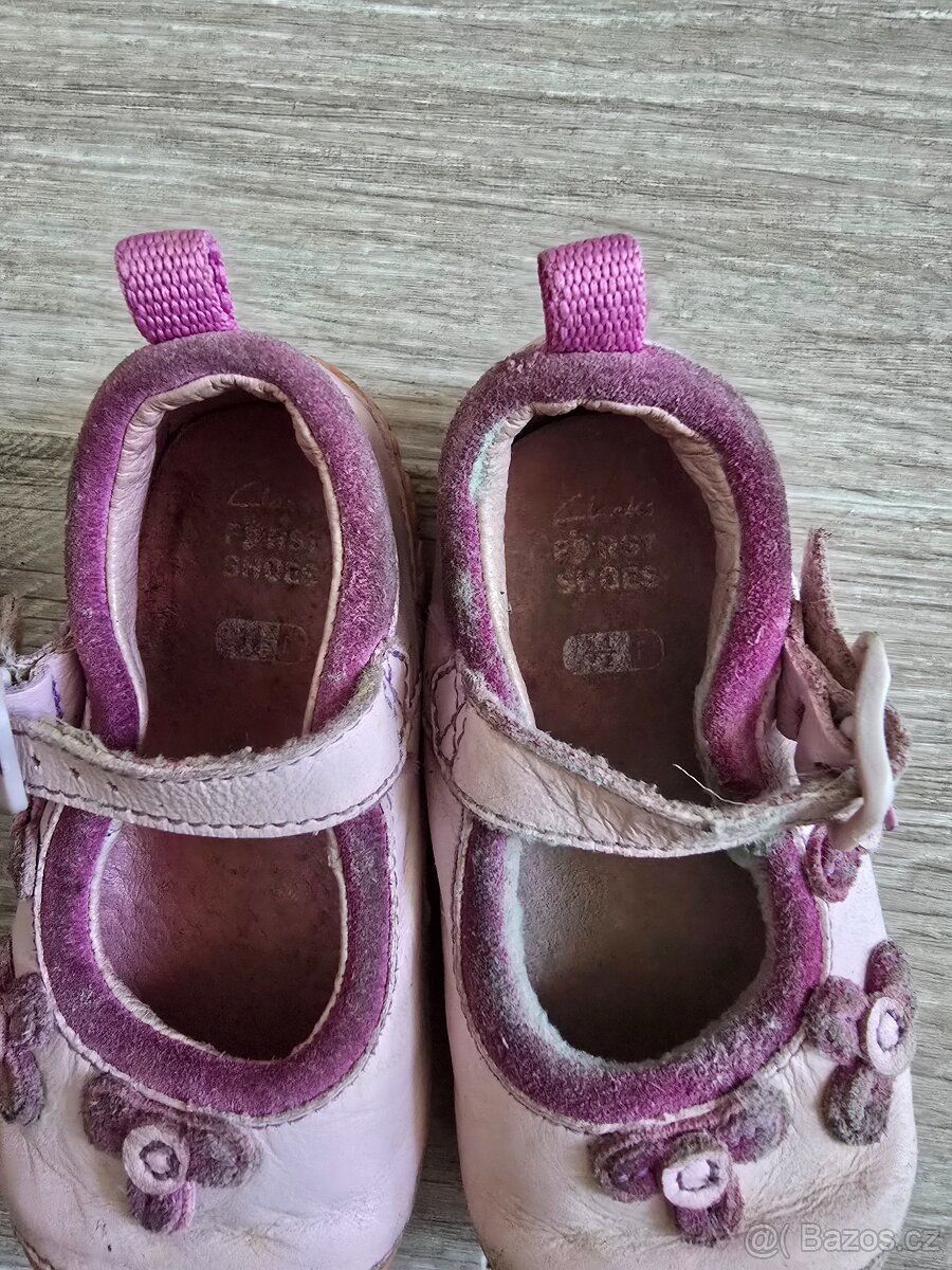 Pěkné kožené botičky Clarks kytičkové vel.19/20 - 5