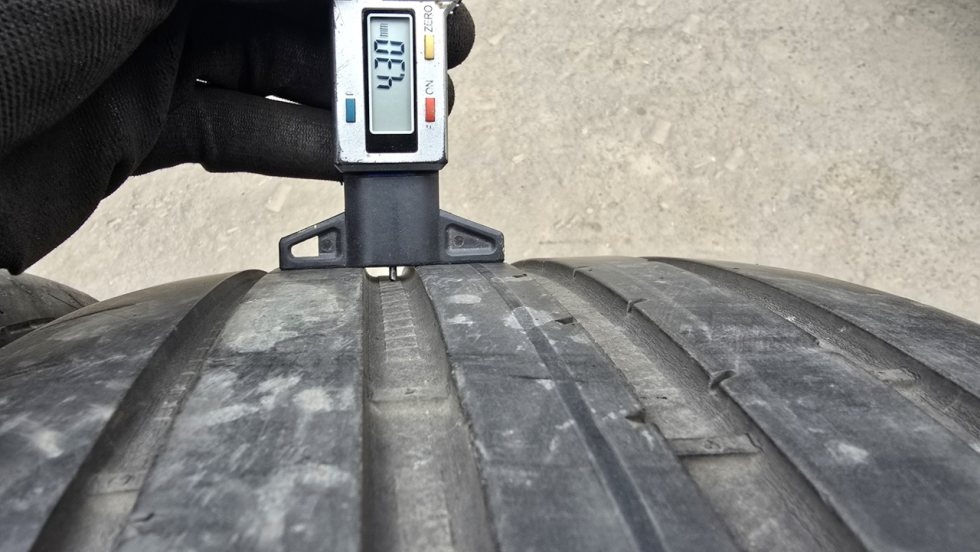 Letní pneu 245/45/18 Good Year - 5