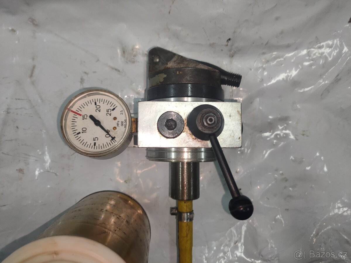 Ruční pumpa hydraulická - lis apod. - 5