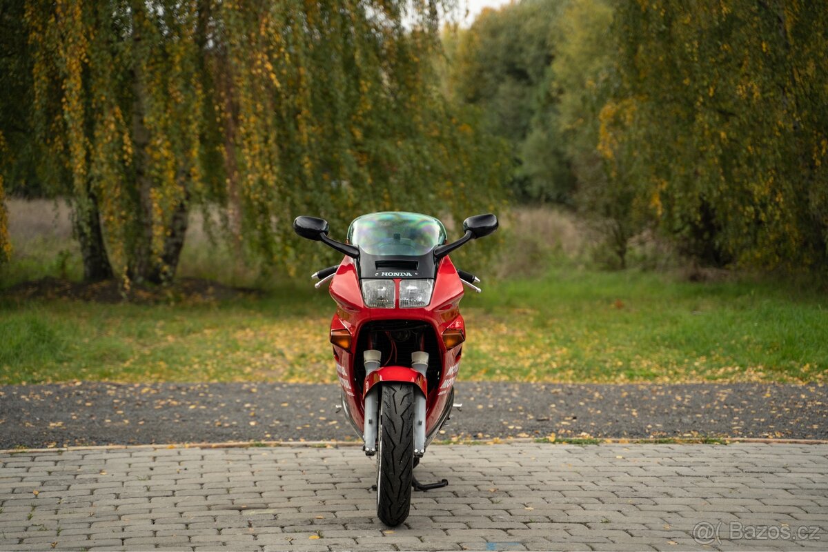 Honda VFR750 RC36/1 - 5