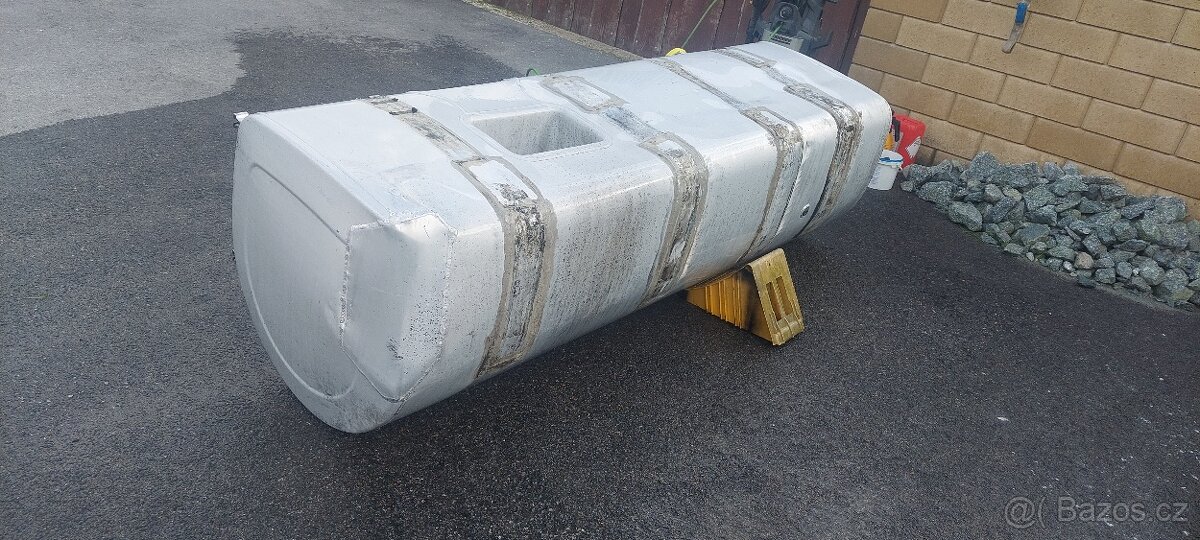 palivová nádrž Volvo - 5