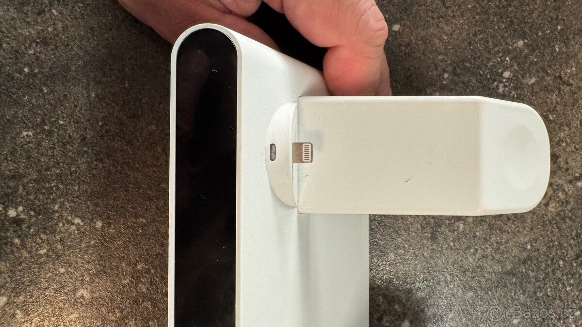 Multifunkční budík s bezdrátovou nabíječkou:iPhone - 5