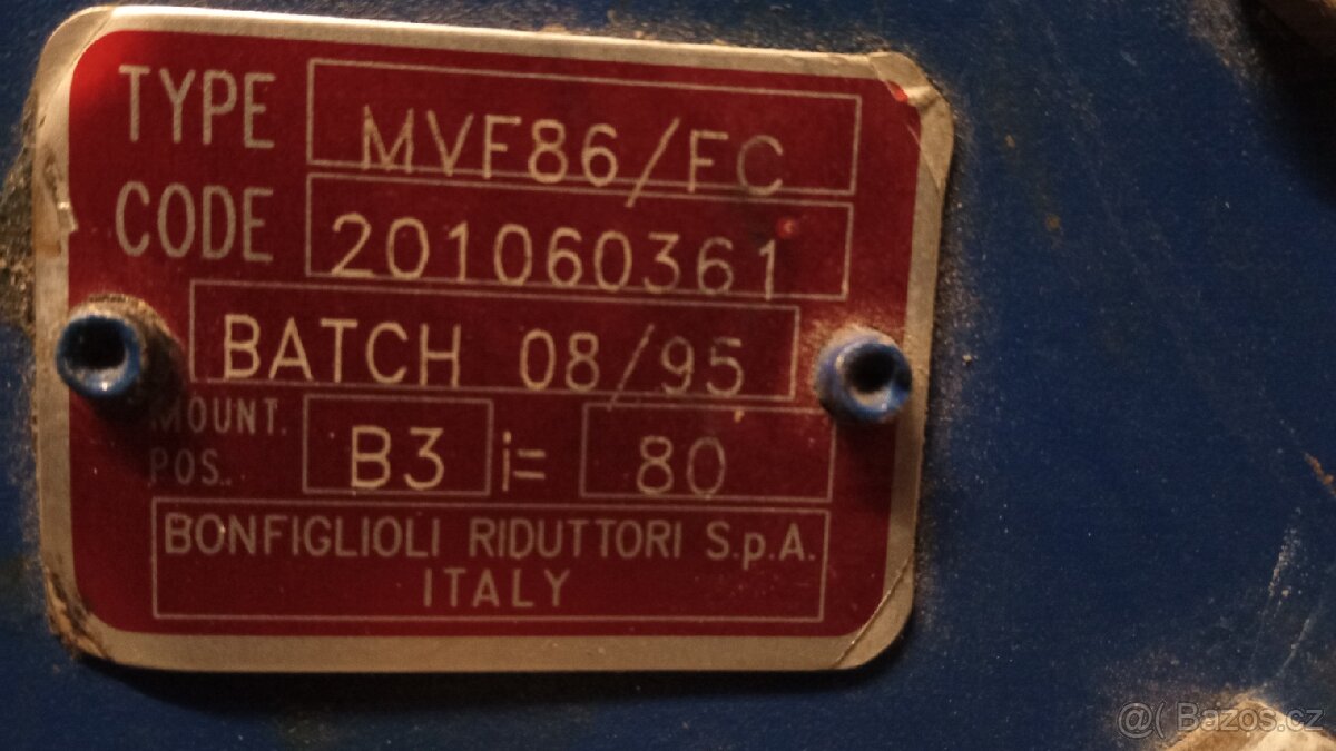 Elektromotor 750 W se šnekovou převodovkou 17,7 ot. - 5