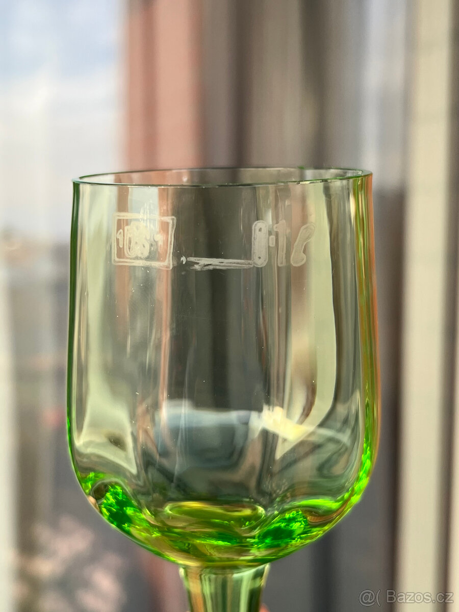 2x starožitná sklenice cejch 0.1l, uranové sklo - 5