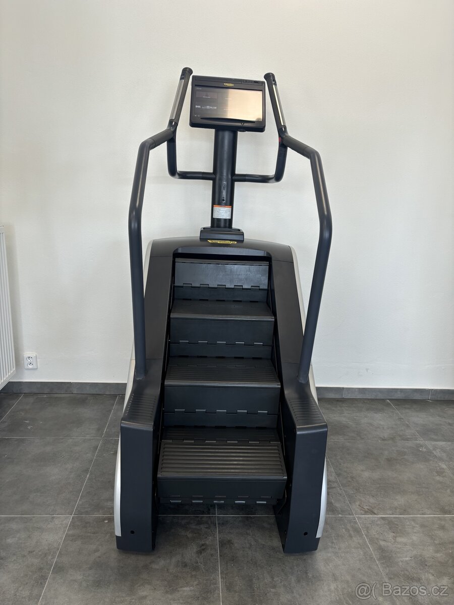 Technogym 1000LCD stepmill LIVE - schodový trenažer - 5