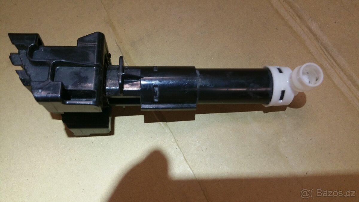 Predám na Toyotu Prius III 2013-2015 Pravý ostrekovač predné - 5