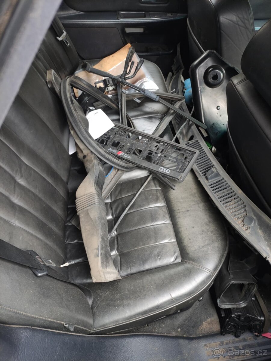 Audi S8 D2 AHC 250kw manuál - 5