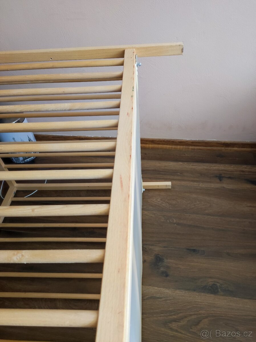 Dřevěná postýlka IKEA SNIGLAR + matrace + prostěradlo - 5