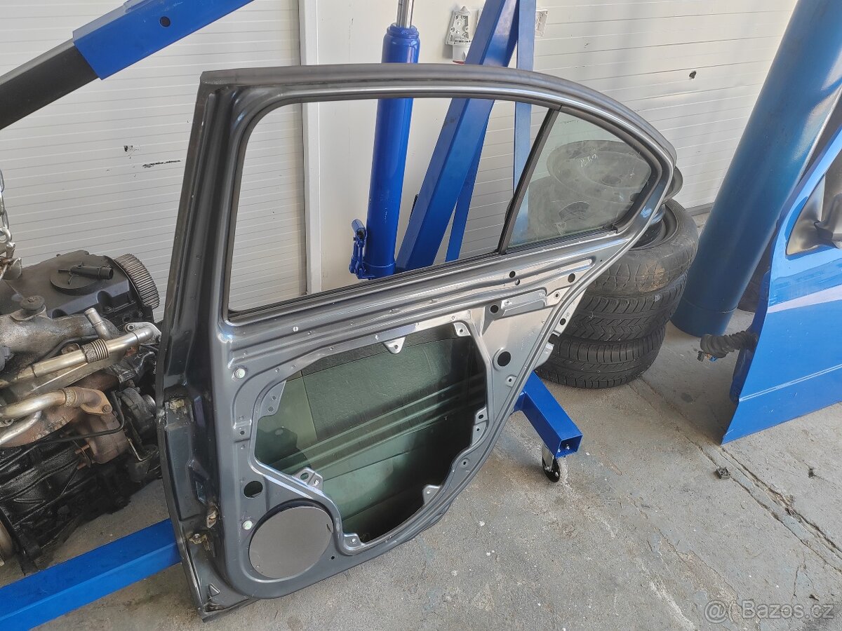 ŠKODA OCTAVIA II/2 LIFTBACK- pravé zadní dveře - 5
