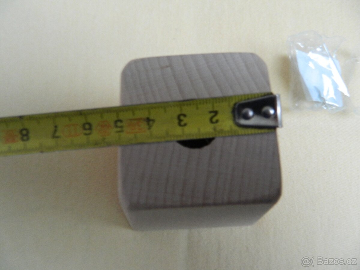 Hranaté dřevěné nábytkové nohy. - 5