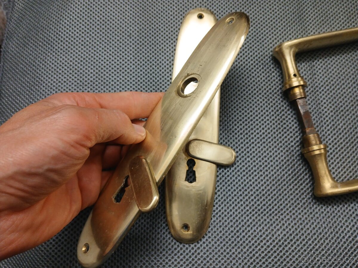 Staré mosazné dveřní kování, 6 párů - 5