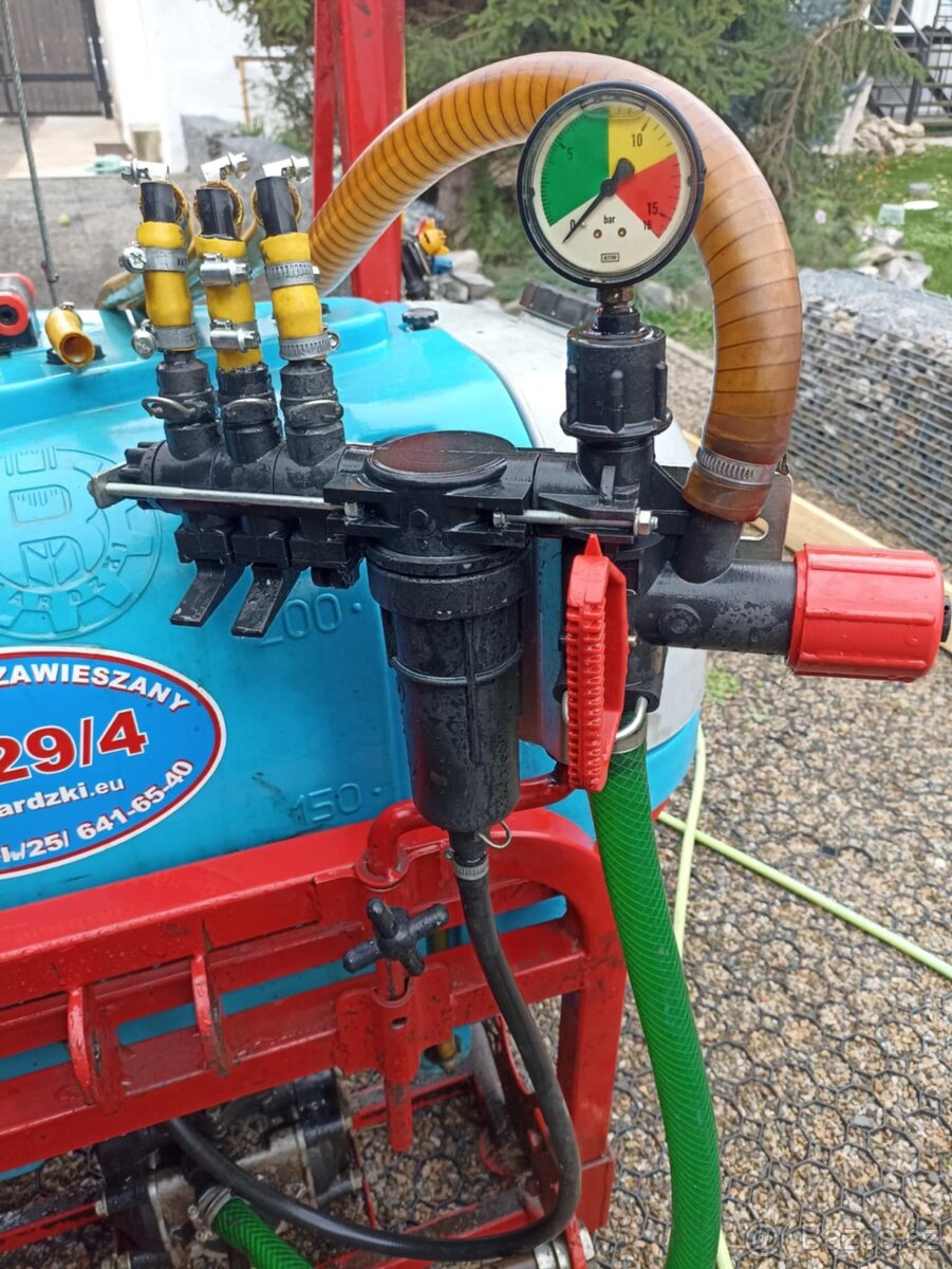 neseny postřikovač P-329/4 - 5