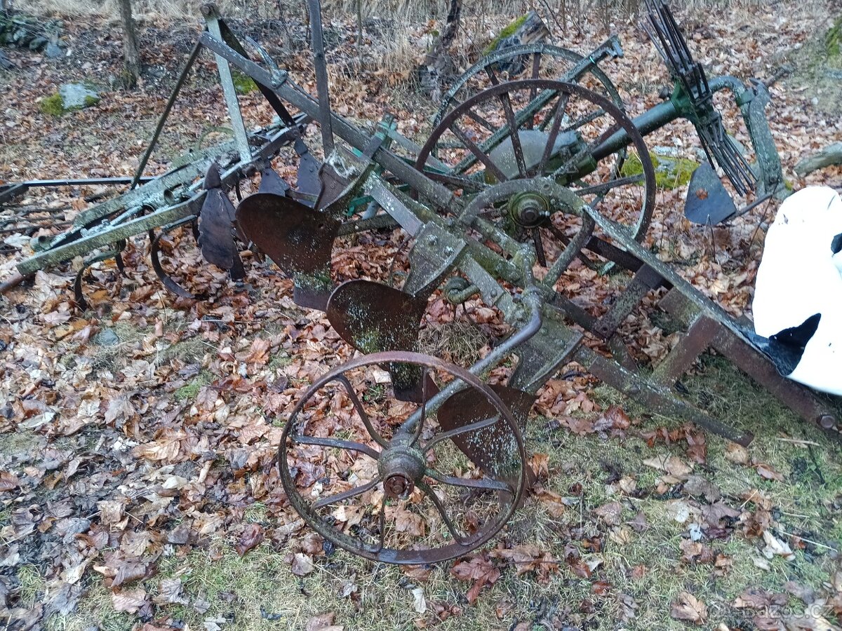 Prodám cirkulárku a stroje na brambory - 5