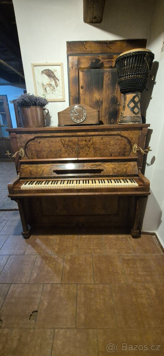Prodám starožitné pianino, dýhované (ořech/koř - 5