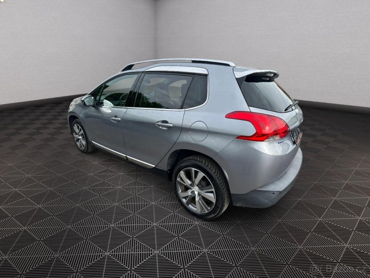 Prodáváme Peugeot 2008 1.2T 81kw Allure - 5