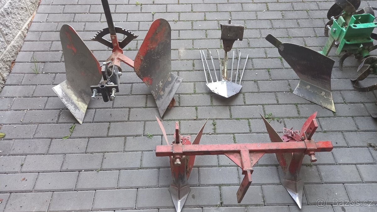 Prodám motokultivátor MKS - 60 a nástroje - 5