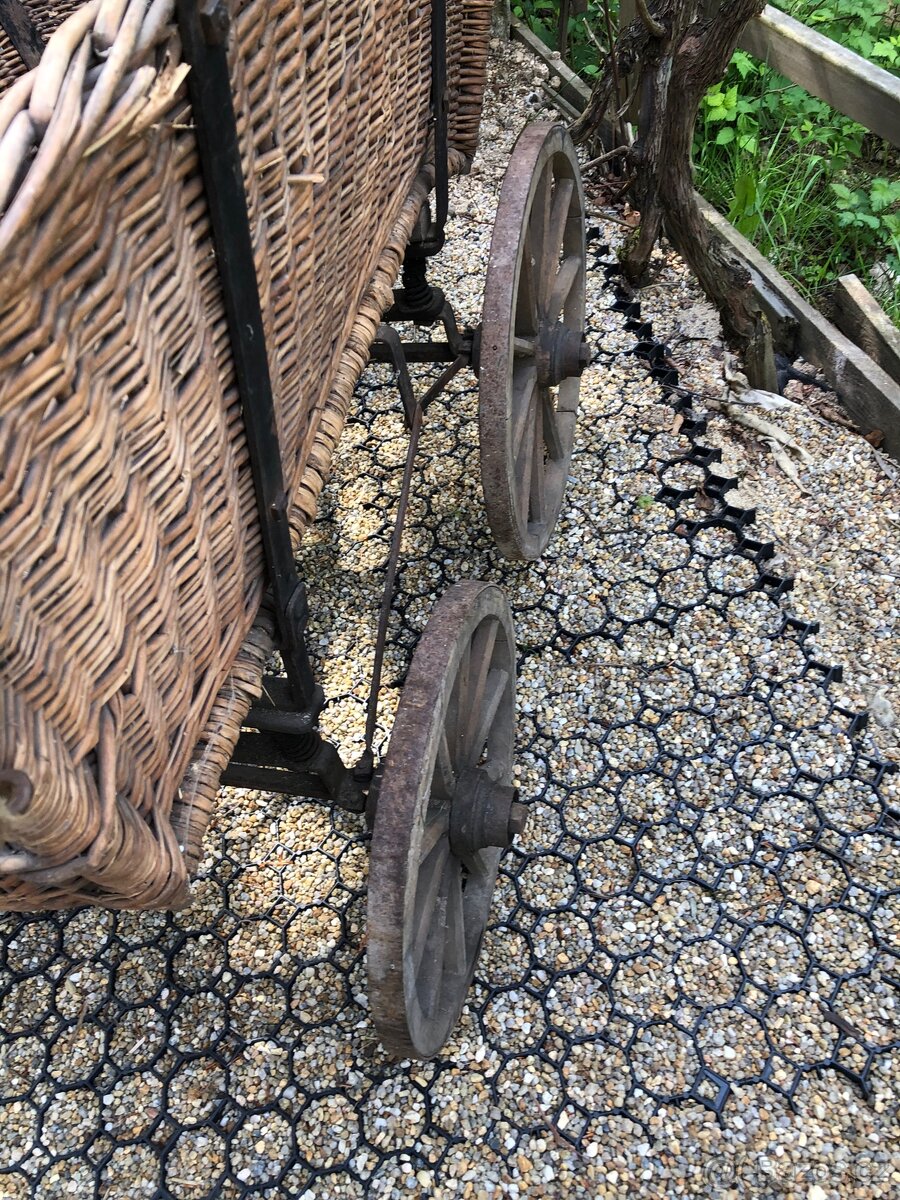 Nádherný Starožitný kočár - 5