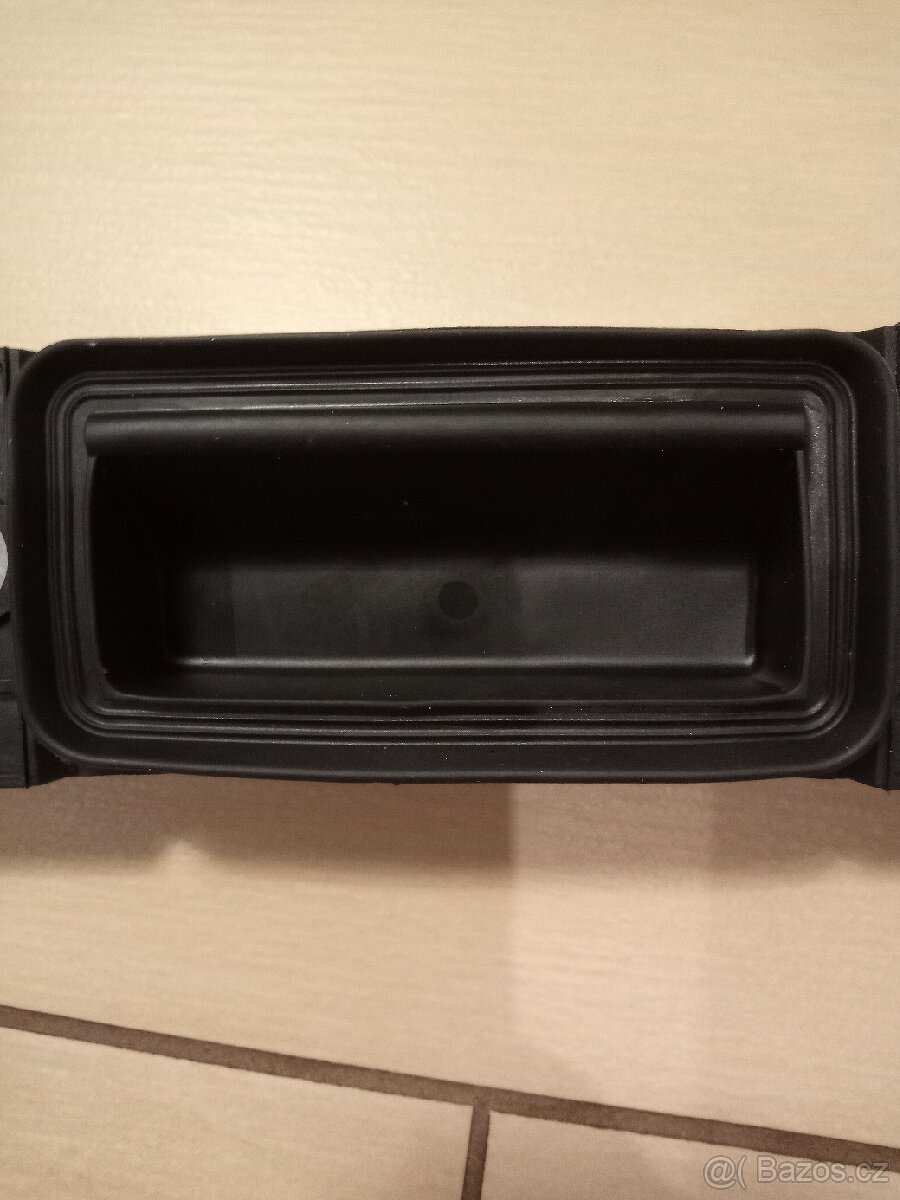 Madlo, klika zadních dveří - 5