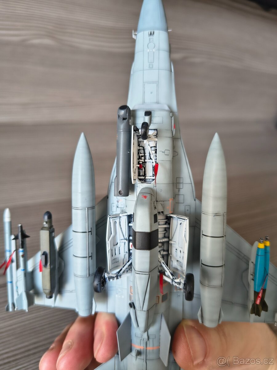 Model F-16 1/72 - 5