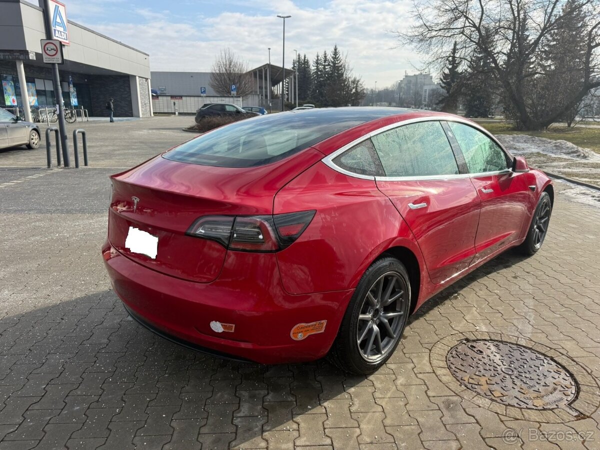 Tesla model 3 - 5
