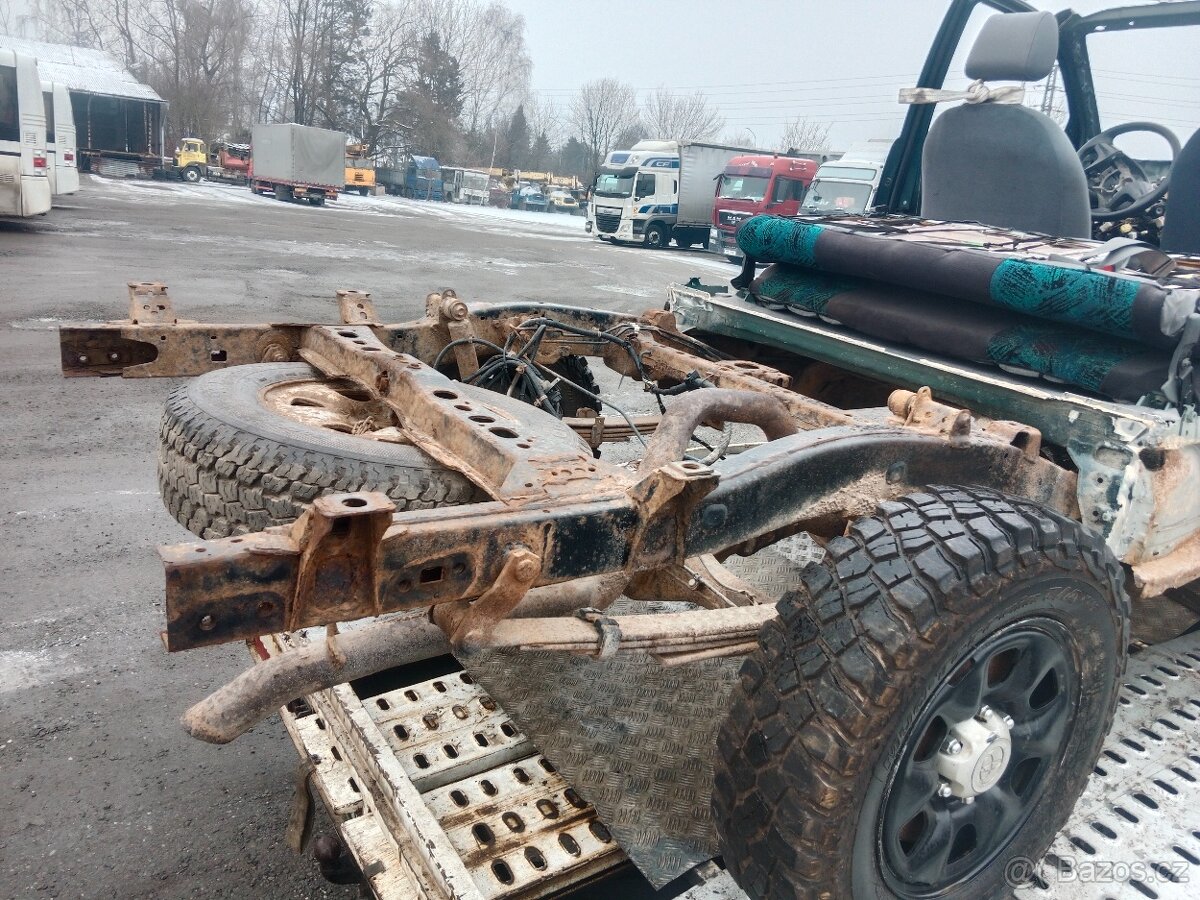 Toyota hilux 2.5 d-4d - 5