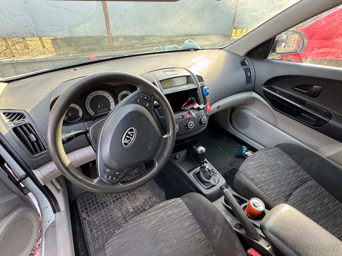 Kia ceed 1.6 crdi 85kw 2007 - 5