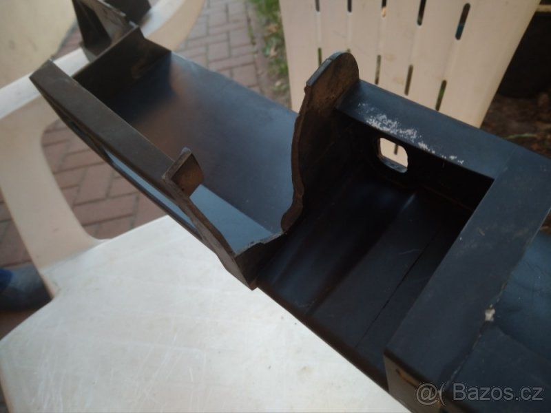 Střední pravý držák zadního nárazníku Peugeot/Citroen - 5