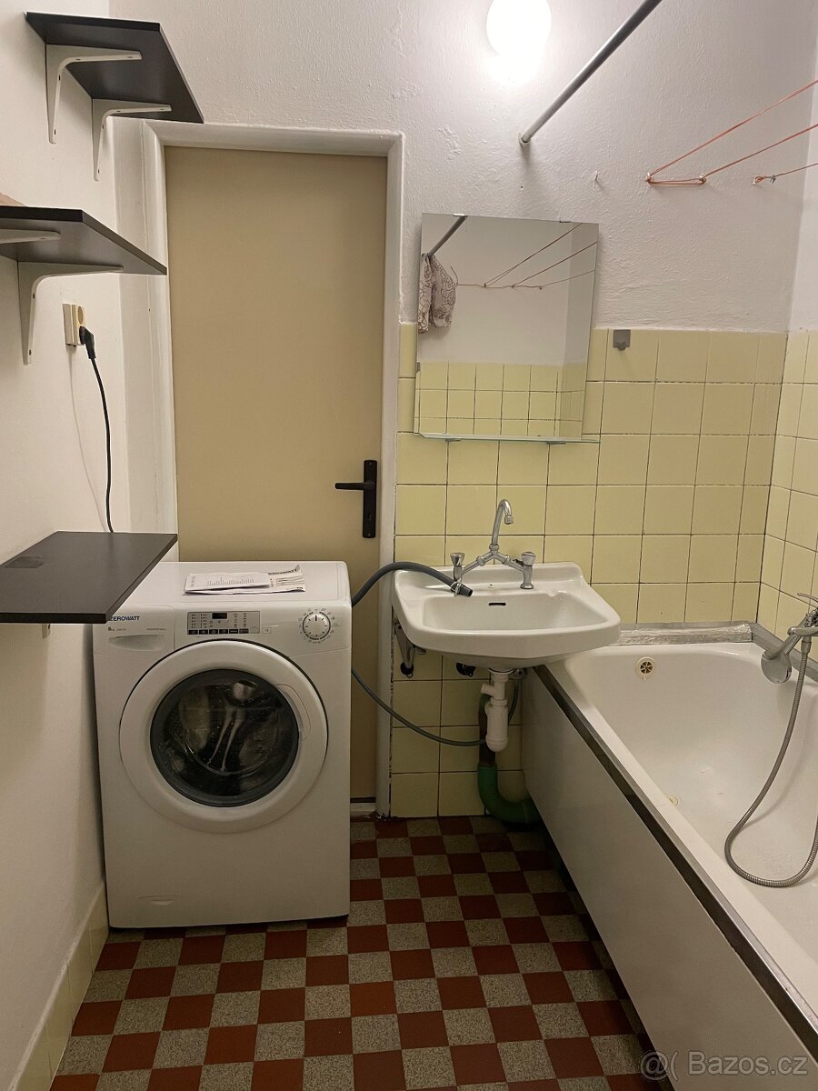 Vybavený 1+1 s balkonem v centru Kopřivnice - 5