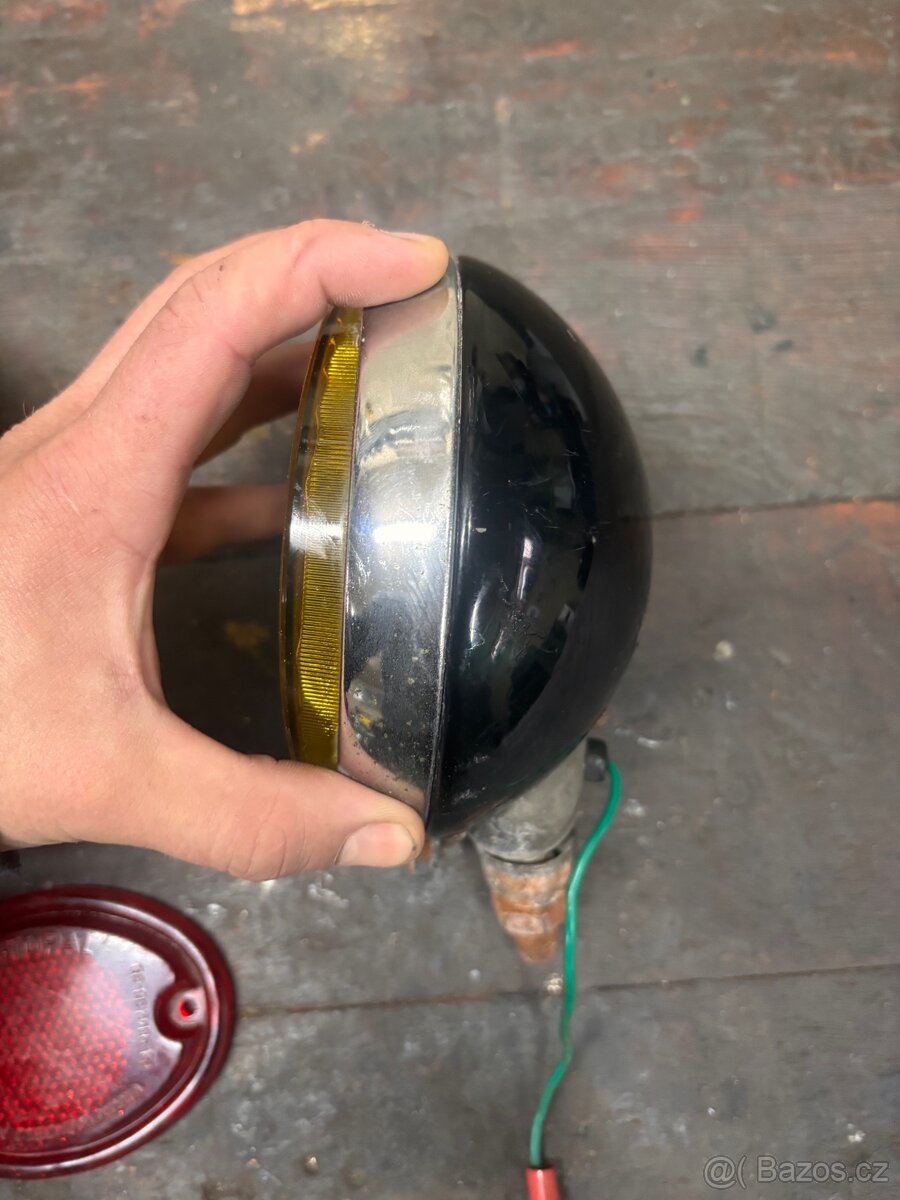 AUTO - VETERÁN SVĚTLA - - 5