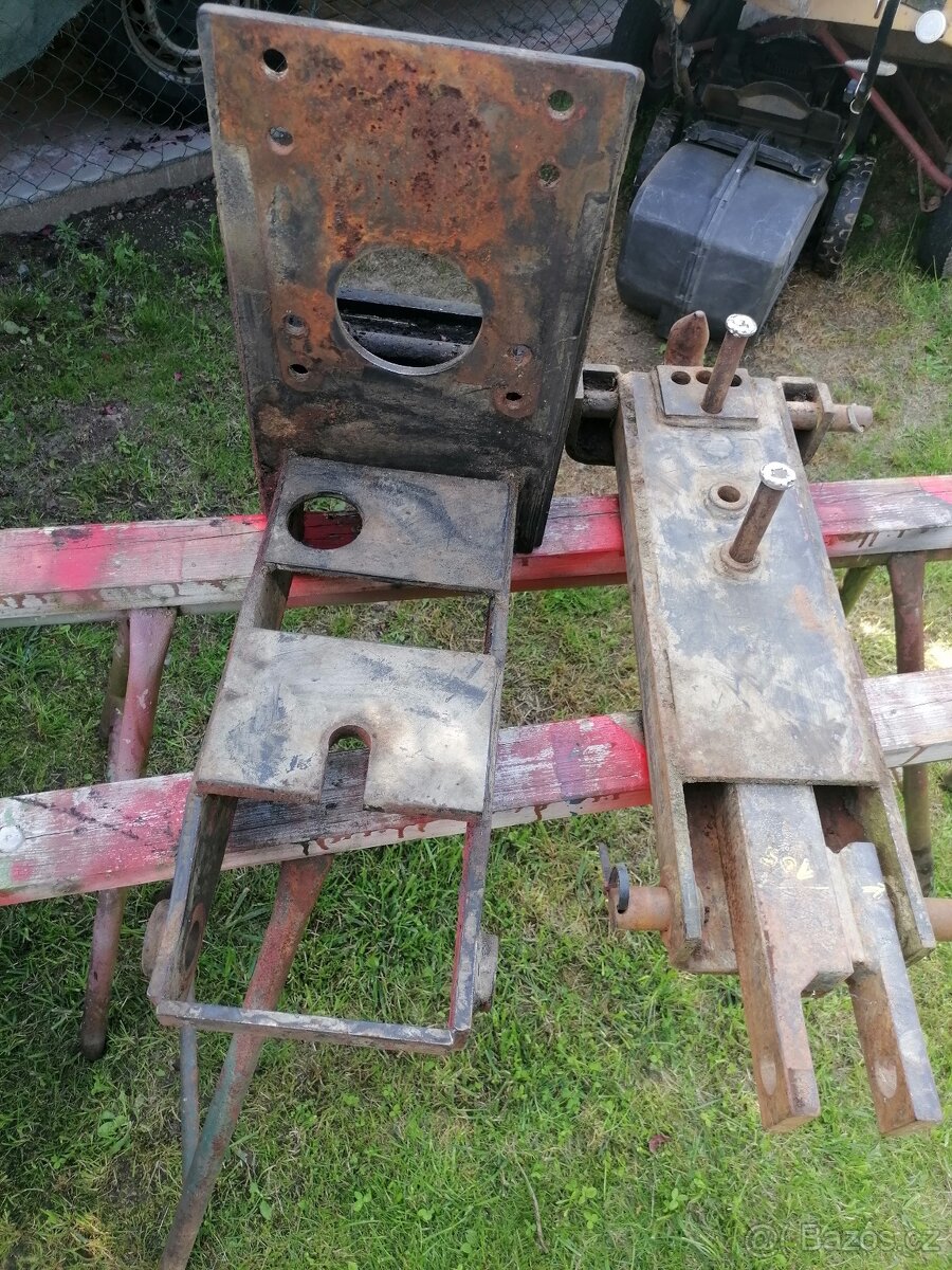 Spodní závěs zetor - 5