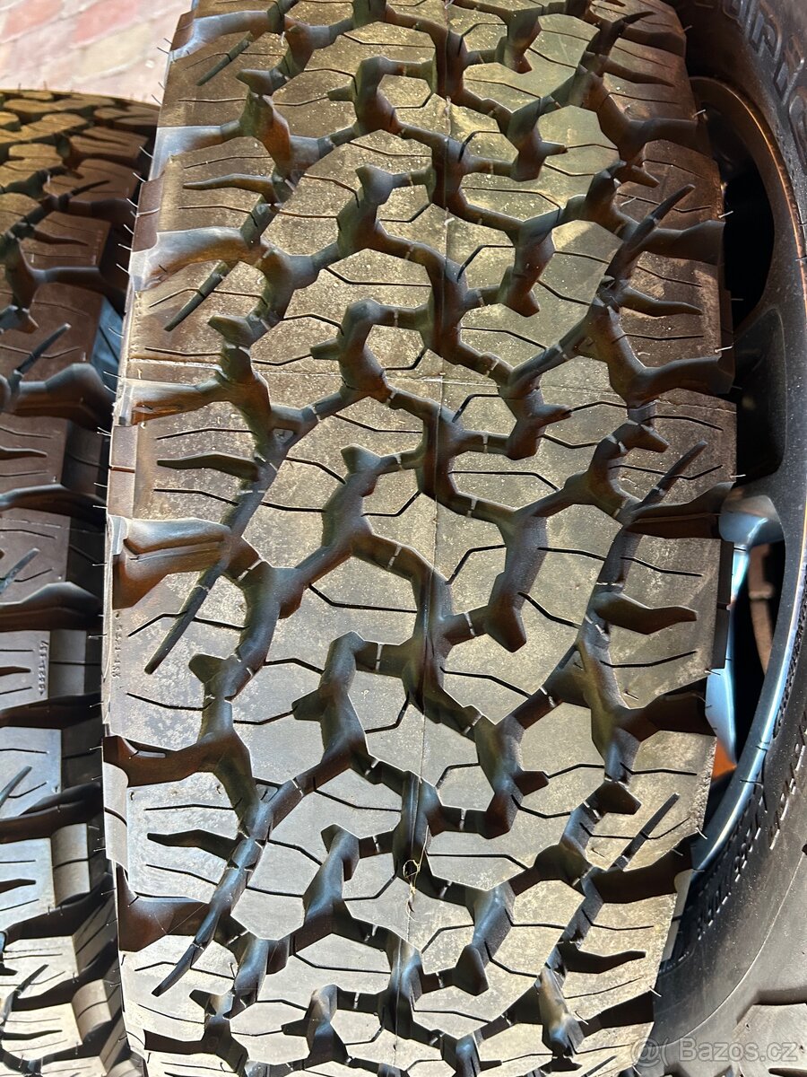 Jeep Wrangler 255/70 r18 alu kola BF Goodrich allterrain