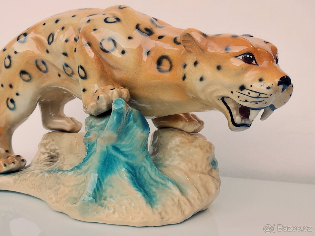 Velká stará socha geparda/levharta - 5