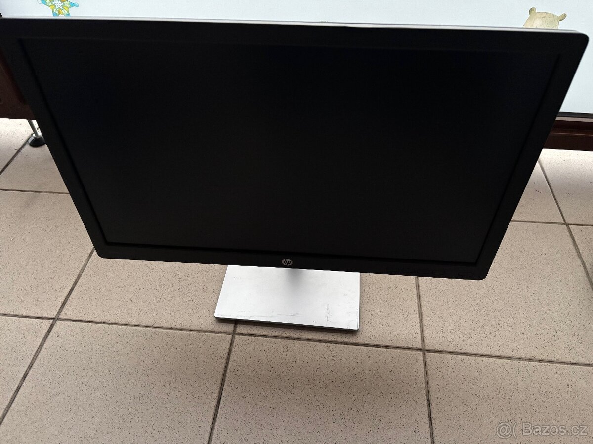 Stolní počítač i5, 8GB RAM včetně 23" FHD HP monitoru - 5