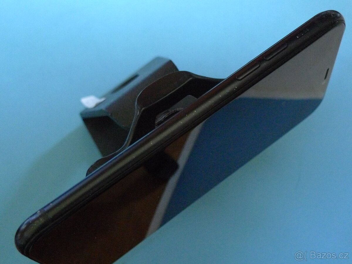 Apple iPhone XR 64 GB baterie 80% - 5