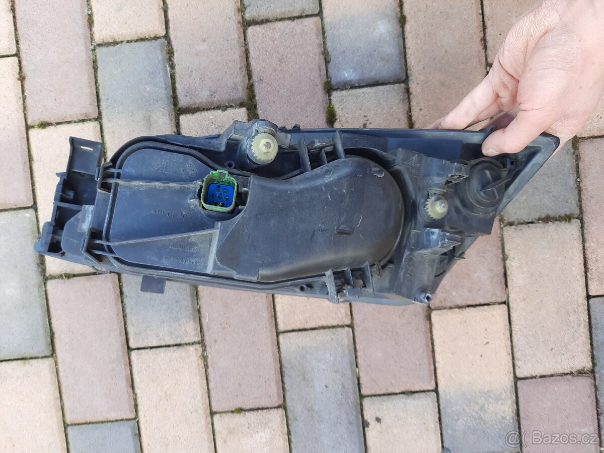 Prodám přední světla Ford mondeo - 5