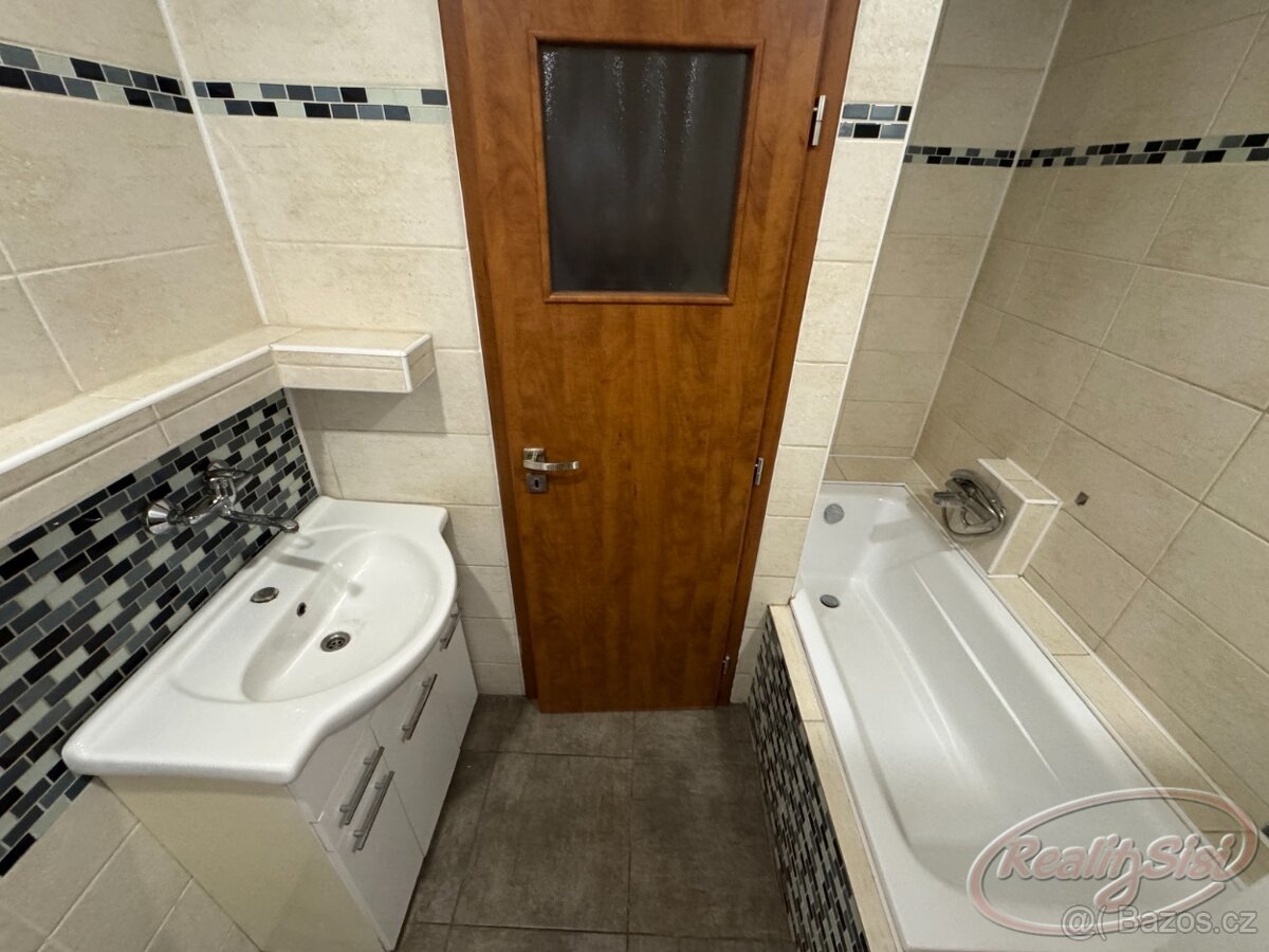 Pronájem bytu 3+kk, 86 m² – Svinišťany - 5