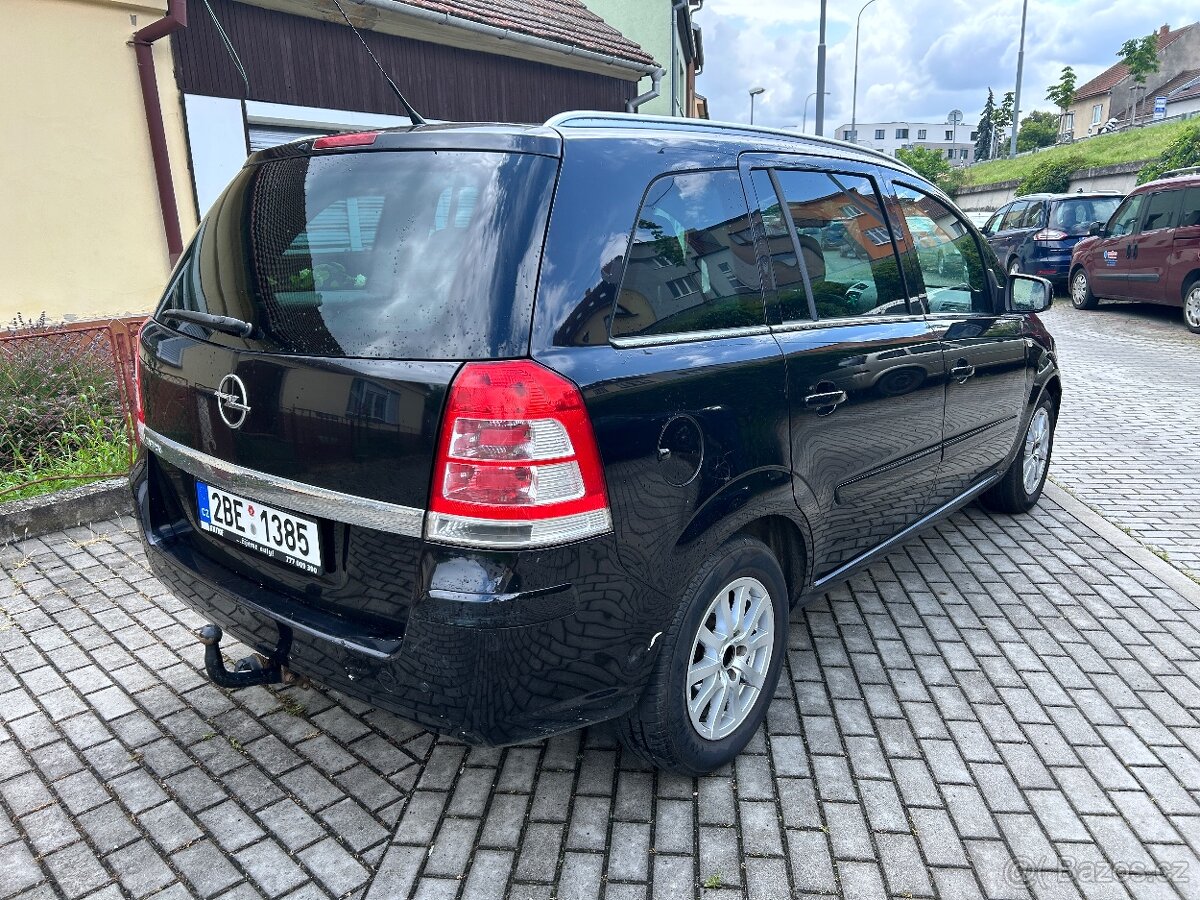 Opel Zafira B 1,8 103 kW, xenony, 253.000 km, černá - 5
