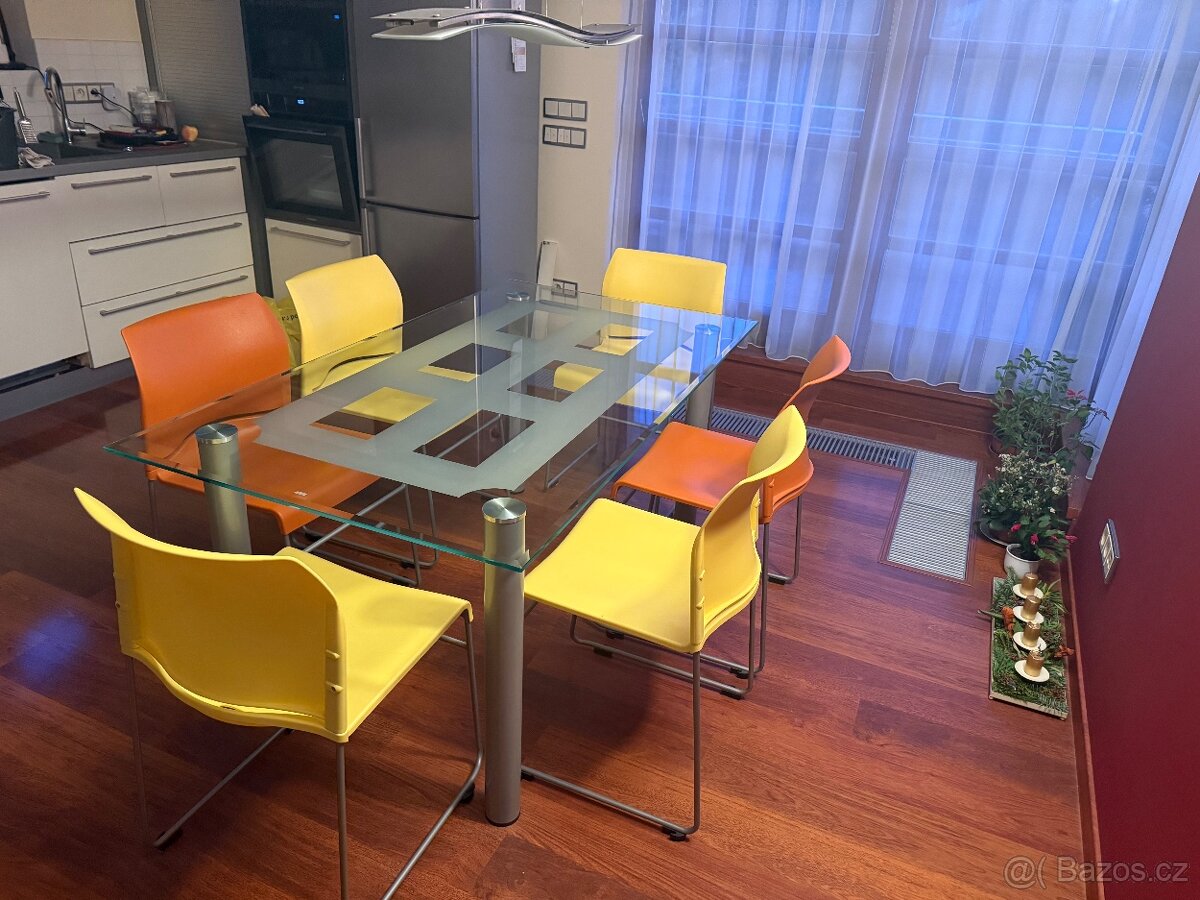 Prodám stůl + 6 židlí - 5