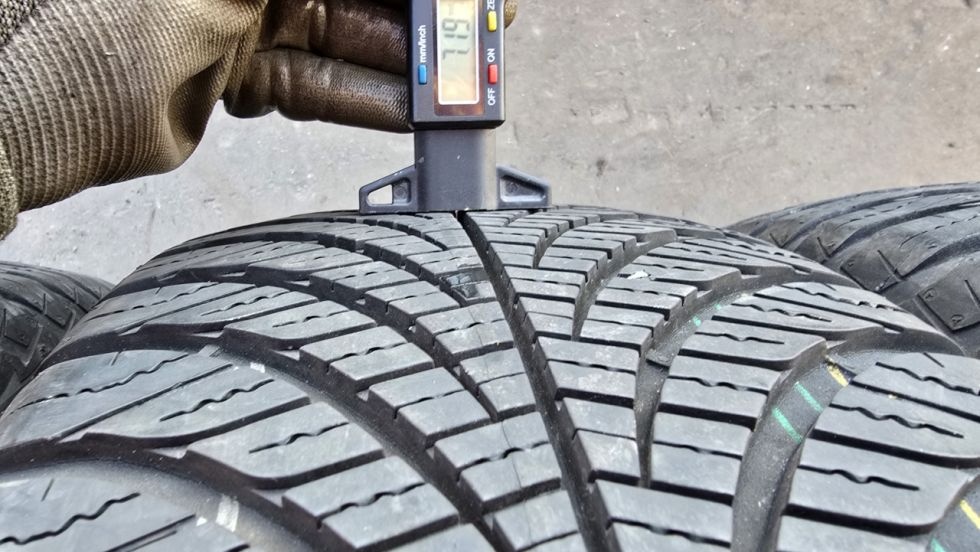 Celoroční pneu 215/55/17 Good Year - 5