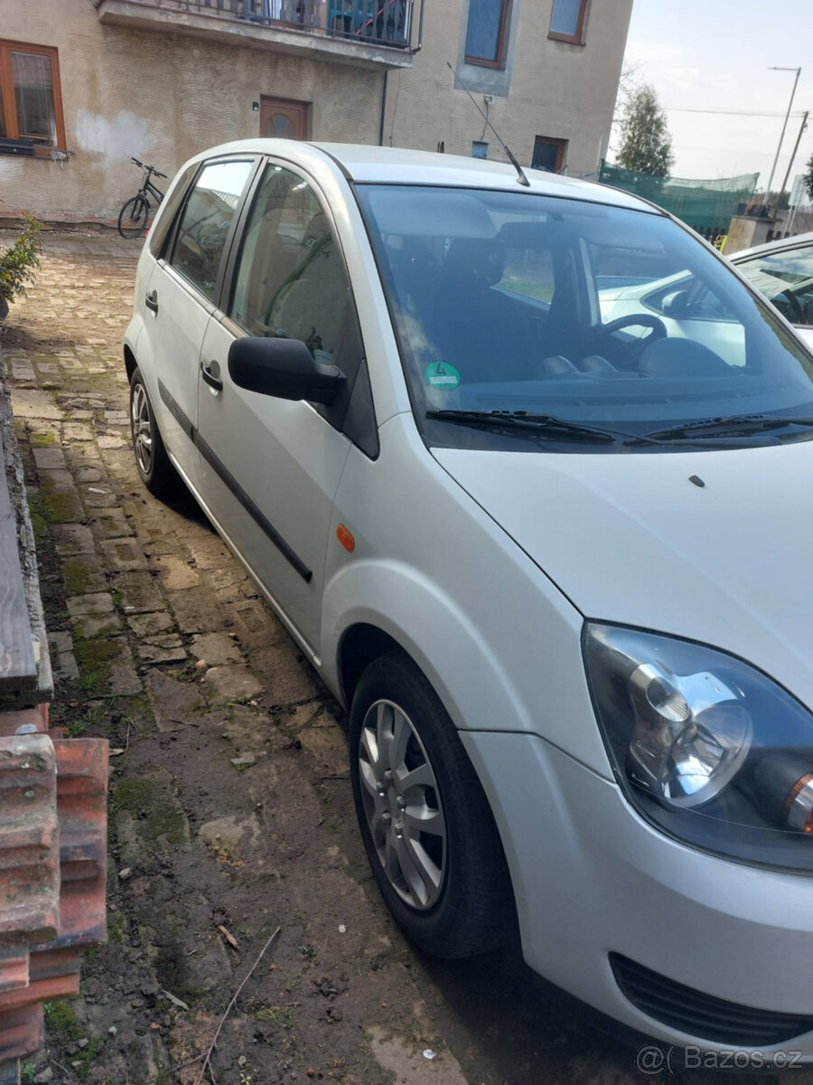 Prodám Fordfiesta 1.3 - 5