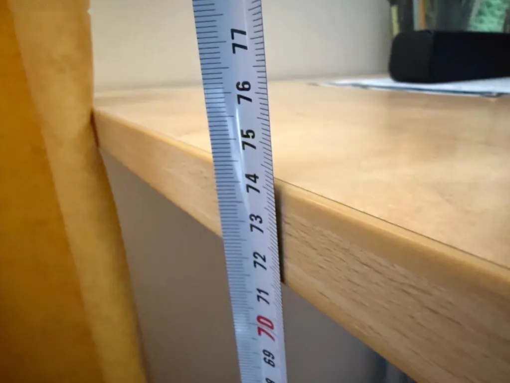 Psací stůl 1100 × 800 mm praktický a pevný - 5