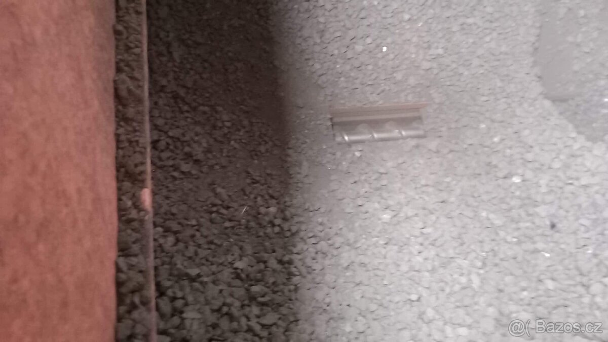 Zásobník na uhlí s podavačem - 5