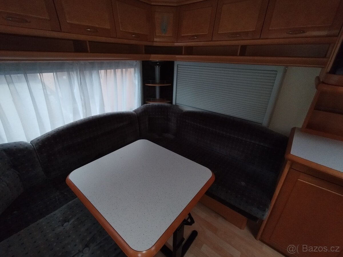 HOBBY 540UFe č.242. Pro 4. Fr. postel. Sprcha. Rok 2006 - 5