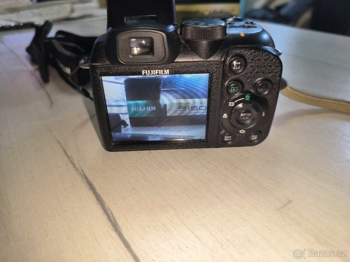 Fuji FinePix S1500 - 5